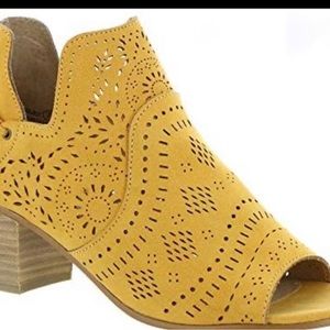 Gypsy Jazz Cecilia Ankle, Open toed Sandals - Used- worn 1 time. Size 8.5